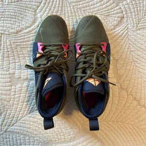 Nike Basketball Shoes M 8.5